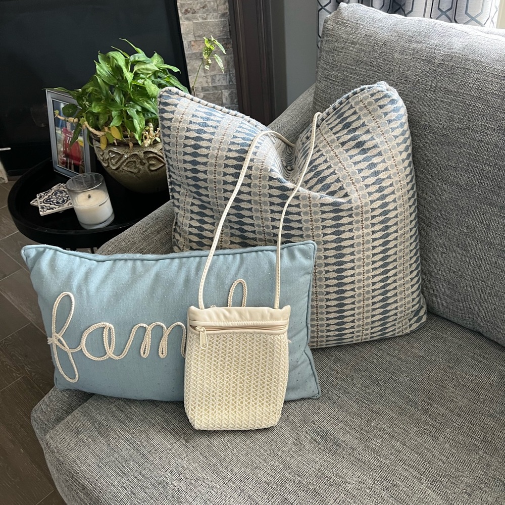 Cute cream zippered crossbody bag